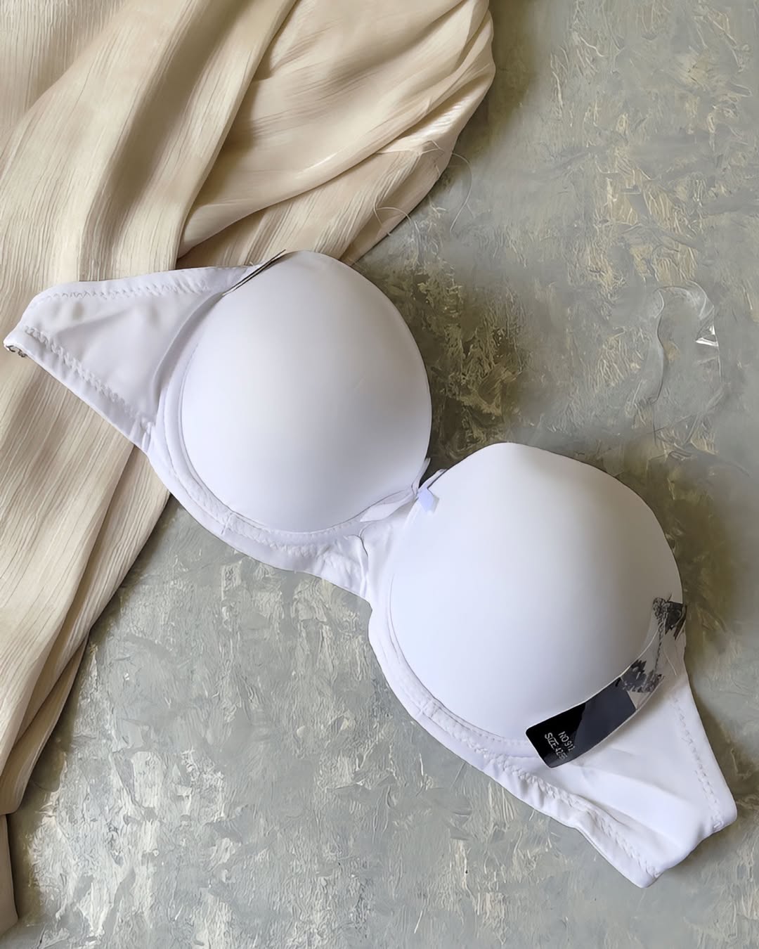 خریدسوتین اسفنجی و نامرئی سفید وارداتی