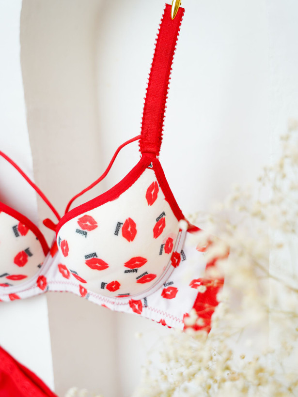 خرید بهترین شورت و سوتین اسفنجی